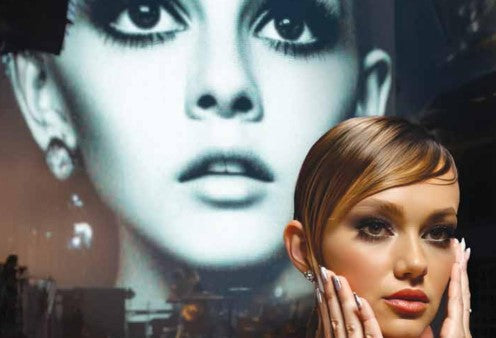 Twiggy Reimagined: 1960s Mod Glamour